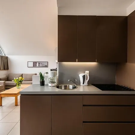 מלון Belcasa Suitehotel 3*